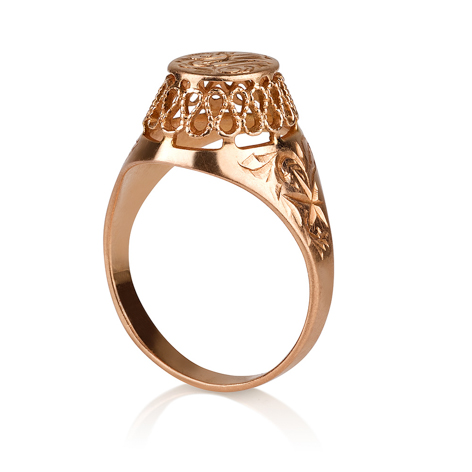 טבעת חותם גבוהה עם עיטורים הטבעות וקישוטים בסגנון של פעם ממבט צד