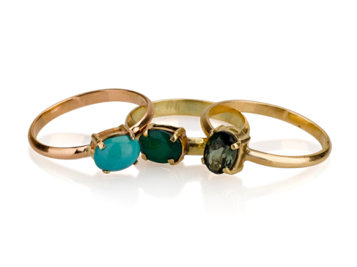 3 טבעות זהב דקות עם אבן חן צבעונית במרכז