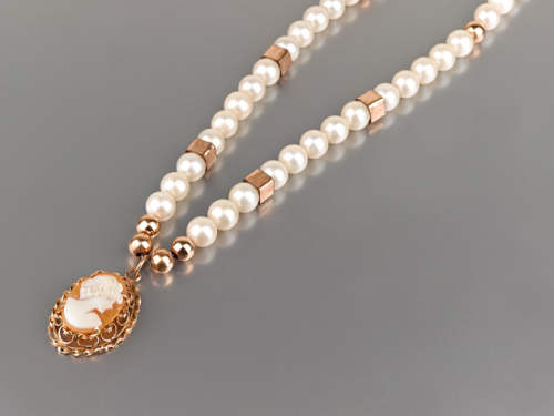 שרשרת פנינים תליון צדף קמאו אישה זהב