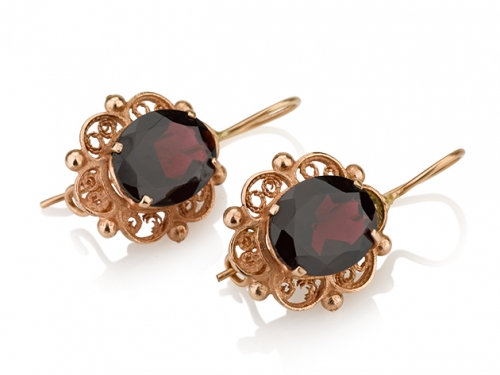 עגילי זהב תלויים בסגנון עתיק עם אבן גרנט בורדו אובלית מרכזית