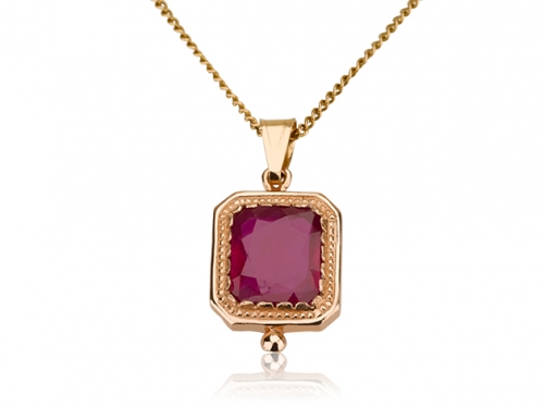 תליון זהב רטרו מלבן בשיבוץ אבן רובי אדומה ורודה