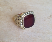 טבעת חותם גדולה לגבר ישנה עם אבן מרובעת